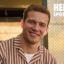 Oliver Stark's Instagram, Twitter & Facebook