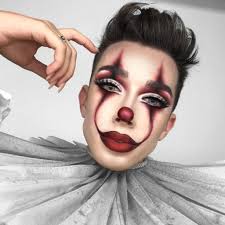 44 Times Halloween Face Paint Basically Blew Our Minds Halloween Makeup Clown Halloween Makeup Inspiration Halloween Makeup Looks This look is just as much about the painted collar as it is about the clown face makeup. pinterest