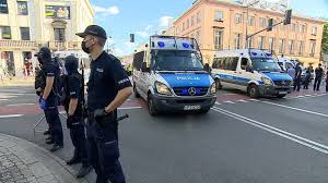Red is bad™ to polska marka odzieży patriotycznej dla ludzi ceniących wolność i dumnych z polskiej historii. Policja Sciagala Teczowe Flagi Na Trasie Marszu Powstania Warszawskiego Rzecznik Wyjasnia Polsat News