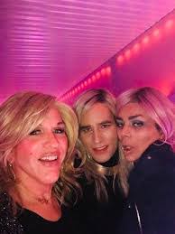 Melinda Cameron's Instagram, Twitter & Facebook