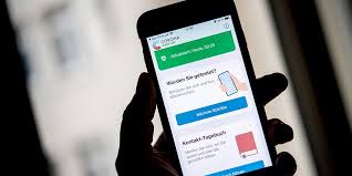 Dieses kann dann in einer speziellen app abgespeichert werden. Friseur Shoppen Impfnachweis Wie Die Corona Warn App Bald Mehr Freiheiten Ermoglicht Hamburger Morgenpost