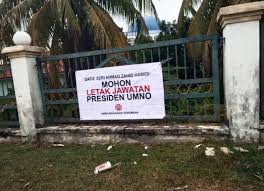 Menurut naib ketua umno bahagian seremban, mazalan maarof, pihaknya telah menghantar surat dan laporan kepada lembaga disiplin parti pada isnin. Police Reports Lodged Over Banner Asking Party President To Step Down Says Seremban Umno The Star