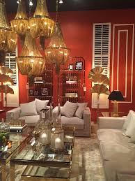 Dizajn Interera Gostinnaya Stolik Lyustra Iz Cepochek Divan Krasnyj Zoloto Seryj Art Deko Eichholz Interior Design Living Room Table Chandelier Chains Sofa R