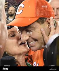 College kiss hi-res stock photography and images