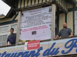 Le Crotoy La Lettre Du Restaurateur Affichee Sur La Facade Du Restaurant Le Journal D Abbeville