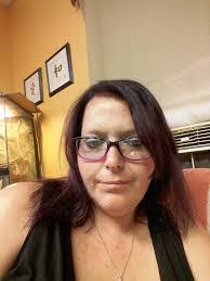 Nicole Ellinger's Instagram, Twitter & Facebook