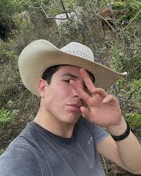 Hector Aparicio's Instagram, Twitter & Facebook