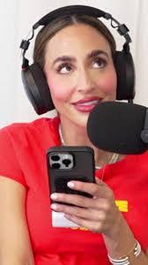 Caroline Peek's Instagram, Twitter & Facebook