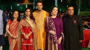 Isha ambani and anand piramal's pre wedding functions brought together all the celebrities under one. No Social Media At Isha Ambani Wedding Guests Requested To Respect Privacy And Sanctity Of Occasion Lifestyle News