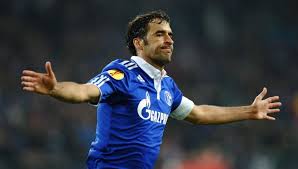 Ben hall dungannon swifts to motherwell permanent. When Raul Became A Schalke Legend While Teaching Draxler Pukki Fuchs Planet Football