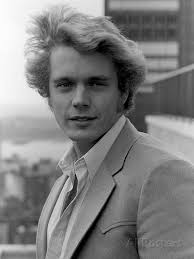 Annie Comiskey (anniecomiskey)