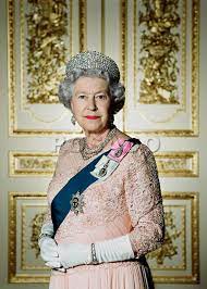 Después de más de seis décadas de reinado, goza isabel ii superó en 2015 a la reina victoria y se convirtió en la persona que más tiempo había estado en el trono británico. Isabel De Inglaterra 60 Anos Como Icono De Estilo Celebrities Vips S Moda El Pais