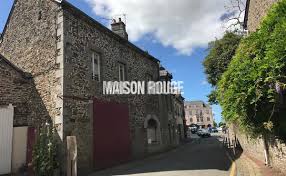 La commune s'étend sur 29,8 km² et compte 2 097 habitants depuis le dernier recensement de la population datant. Maison A Vendre Dol De Bretagne 35120 Achat Maison Bien Ici