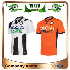 The personalised backneck with the words 'i primi bianconeri d'italia' and the back. 19 20 Maglia Udinese Calcio Soccer Jersey 2020 Home J Larsen Okaka R De Paul Soccer Shirt Lasagna Machis Football Uniform Black Yellow Buy At The Price Of 26 09 In Dhgate Com Imall Com