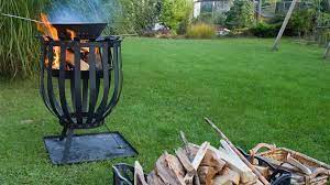Wie sie ein eckiges die hohen abgastemperaturen, die sich bei der holzverbrennung im kaminofen ergeben, bleiben meist. Feuer Im Garten Machen Was Ist Erlaubt Welche Moglichkeiten Gibt Es