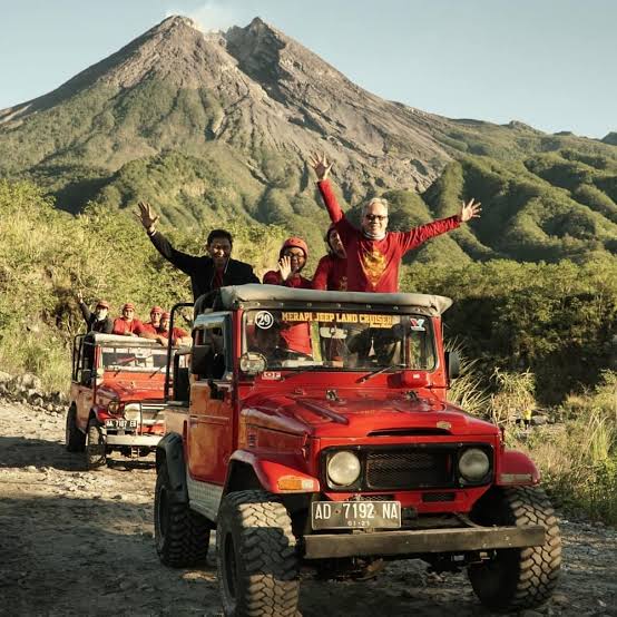 Gunung Merapi Lava Tour: Petualangan Seru Naik Jeep Offroad di Bekas Erupsi