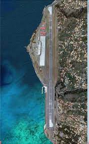 Nel marzo 2017 l'aeroporto è stato intitolato a cristiano ronaldo, uno dei migliori calciatori in tutto il mondo, nato a funchal nel 1985. 17 Madeira Airport Ideas Madeira Madeira Island Funchal