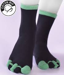 Les chaussettes en coton bio respectent la peau fragile de bébé. Chaussettes Noir Vert A Orteils Separes En Coton Bio