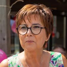 Photographer Clint Ralph spotted a hawk walking like a soldier in search of  food, Wow!