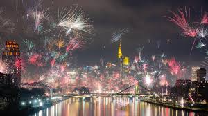 Berlin, la ville la plus underground d'europe. 26 Heures Pour Feter Le Nouvel An Dans Le Monde Video Le Soir