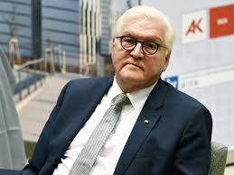 Und das auch noch voll lieb und freundlich. Griechenland Fordert 376 Milliarden Euro Von Deutschland Politik