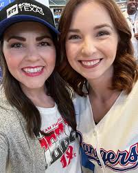 So much fun manning the @cbsnewstexas booth at @rangers fan fest today!  From seeing one of my best friends from elementary school to the viewer who  came by to see if I'd