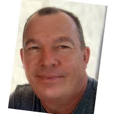 Tienshu Building is a beautiful feat of engineering that also celebrates  Chinese culture with the kanji all across its facade.