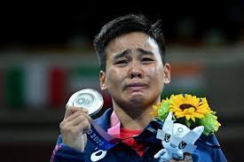 Filipina boxer nesthy petecio settled for a silver medal in the 2020 tokyo olympics women's featherweight boxing after a controversial unanimous decision loss to japanese. 9qzknyfxhz4x M