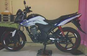 Honda Verza 150 Black Half Wrapping White Black Blue Striping