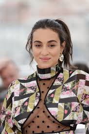 Pop singer who gained worldwide fame for her appearances on the french singing competition nouvelle star in 2009. Camelia Jordana Hawtcelebs