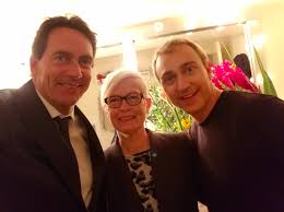 L'homme éléphant raconte l'histoire de john merrick, un homme qui souffre du syndrome de protée, une maladie rare qui le rend difforme. Pierre Karl Peladeau A Twitter Dans La Loge De Benoit Mcginnis Qui Montera Sur Scene Dans Moins D Une Heure Pour La Premiere De L Homme Elephant Au Theatre Du Rideau Vert Sur Une