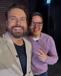 Con mi querido @raultvgonzalez quien me...