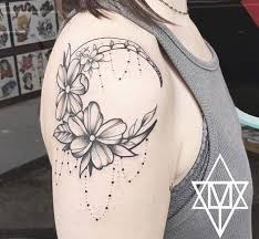 La fleur symbolise la féminité, l'innocence, la finesse et la pureté. 72 Impressionnant Stock De Croissant De Lune Tatouage Poignet Tatouage Tatouage Fleur Tatouage Poignet