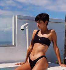 When we make the decision to cut off length from our classic brown hair, it. Pin By Victoria Souza On Operacion Triunfo Shot Hair Styles Short Hair Styles Girl Short Hair