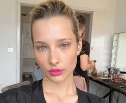 Une publication partagée par david hallyday (@david_hallyday) le 1 nov. Ilona Smet Apres L Annonce De Sa Maladie La Fille De David Hallyday A Pris Une Grande Decision