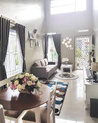 Dalam mengatur sebuah cahaya kita harus memperhatikan seperti warna ruangan, ambient hingga intensitas cahaya luar. Ide Inspiratif Desain Interior Rumah Minimalis Type 36 90 Dengan Warna Elegan 1000 Inspirasi Desa Desain Interior Ide Dekorasi Ruang Tamu Ide Ruang Keluarga