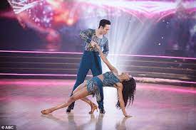 Dwts Kaitlyn Bristowe And Nev Schulman Both Earn Perfect Scores Kaitlyn Bristowe Dancing With The Stars Kaitlyn