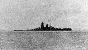 File:Japanese battleship Musashi on 24 October 1944, down at the bow and  sinking (NH 63434).jpg - Wikimedia Commons