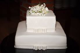 Green apple fruit leather, fondant, and a smart cookie cutter is the secret. Ideas For Square Wedding Cakes Lovetoknow