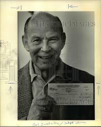 1985 Press Photo Earl Zwetschke Retired College Professor 600 Winner  Basketball