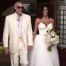 I due, dopo un matrimonio di quasi 15 anni, si sono separati nel 2013 e, arrivati al lido, sono apparsi distanti e hanno cercato di. Model Tina Kunakey And Actor Vincent Cassel Are Married In France Vogue