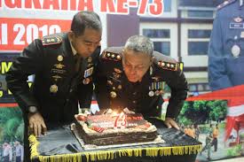 Sajian kue ulang tahun tart adalah salah satu resep mudah untuk dibuat dirumah. Hut Bhayangkara Ke 73 Dandim Beri Kejutan Ke Kapolres Ppu Website Tentara Nasional Indonesia