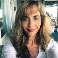 Gretchen Bond's Instagram, Twitter & Facebook