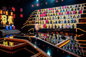 Vive com a avó e a filha de 1 ano e meio, e costuma cantar para ela. All Together Now Tvi Revela As Primeiras Imagens Do Programa