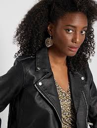 Le blouson cuir femme répond à l'envie de se démarquer et pourquoi pas de se faire remarquer ! Veste Simili Cuir Pour Femme Achat Des Vestes En Ligne Vetements Femme Kiabi