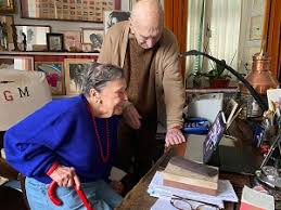 Giuliano montaldo e vera pescarolo montaldo ci raccontano di cosa parla questo documentario diretto da silvia giulietti, al cinema dal'11 ottobre 2018. Giuliano Montaldo 91 Anni Festeggiati In Streaming Dal Maestro Cinemaitaliano Info