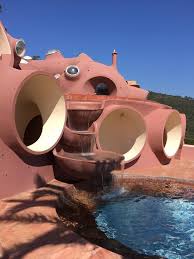 Immerse Yourself In Pierre Cardin S Palais Bulles In 2020 Pierre Cardin Organic Architecture Minimalist Architecture
