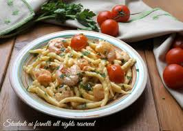 Trofie Cremose Gamberetti E Pomodorini Pronte In 30 Minuti Ricetta Ricette Pasti Italiani Pasta Con Gamberetti
