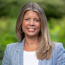 Stephanie Town's Instagram, Twitter & Facebook