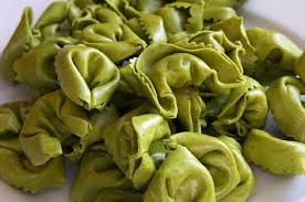 Quella tra tortellini e cappelletti è una sfida che si gioca all'interno di una sola regione, l'emilia romagna, e decretare un vincitore è un'impresa davvero ardua: Cappelletti O Tortellini Le Differenze Agriturismo La Brezza